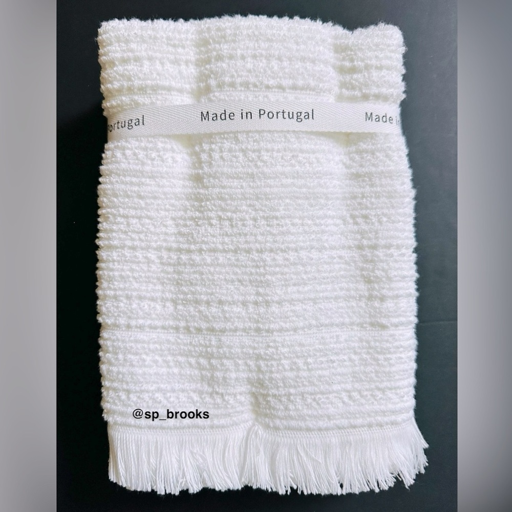 🎁2PC BIANCA Hand Towel Set - White Boucle Textured Pattern - 100% Cotton - Picture 2 of 4